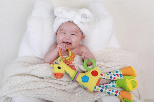 西双版纳宝宝咬手指甲 西双版纳宝宝咬手指甲